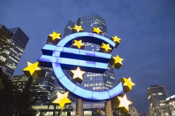 Euro bölgesi ekonomisi 6 ayın en yavaş büyümesini kaydetti