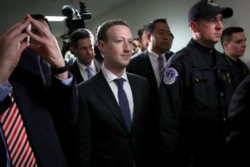 Facebook'un kurucusu Zuckerberg milletvekilleriyle görüştü, özür diledi