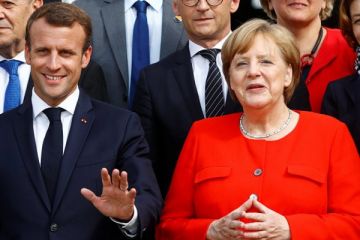 Merkel ve Macron ortak euro bütçesinde uzlaştı
