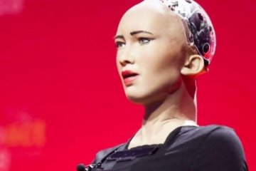 Etiyopya'da robot Sophia'ya yoğun ilgi