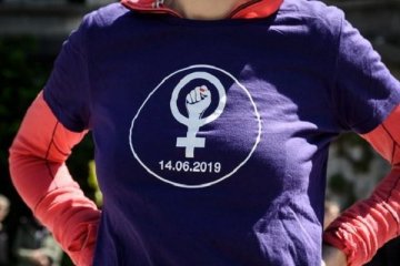 İsviçreli kadınlar eşit ücret için greve gidiyor
