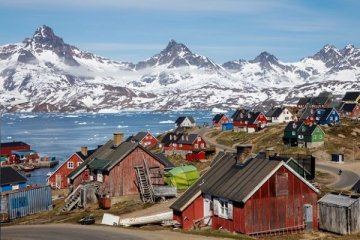 Trump, Grönland'ı vermeyen Danimarka'ya tavır aldı