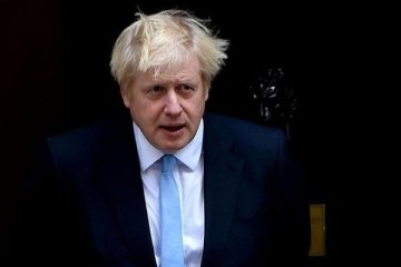İngiltere Başbakanı Johnson’ın karantina kararı halkı kızdırdı