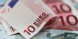 Euro tarihi zirvesinde, dolar yükseliyor