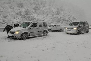 Antalya-Konya yolu kar nedeniyle kapandı