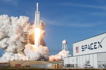 SpaceX roketi kontrolden çıktı, Ay'a yöneldi