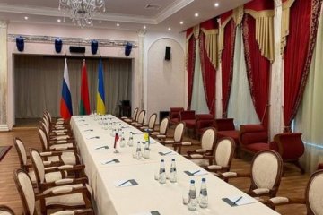 Ukrayna ve Rusya heyetleri müzakerelere başladı