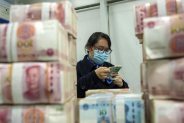 Çin, yuanın ruble karşısında işlem bandını iki katına çıkardı