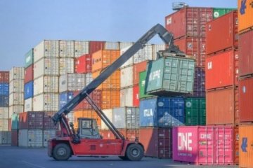 Çin limanlarında taşınan kargo ve konteyner hacmi arttı