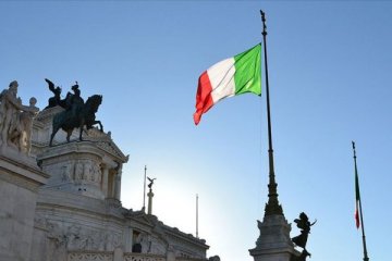 Moody's, İtalya'nın kredi notu görünümünü negatife çekti