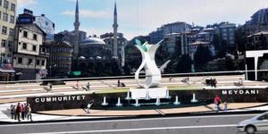 Atatürk yerine çay bardağı heykeli