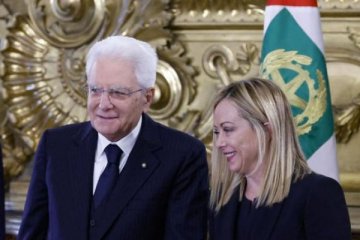 Meloni, İtalya'nın ilk kadın başbakanı oldu
