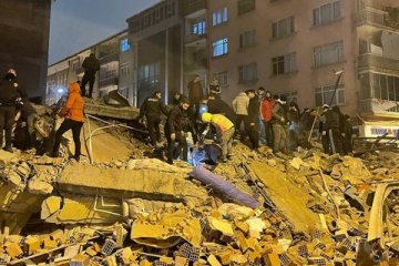 Deprem bölgesinde 105 bin bina yıkık veya ağır hasarlı