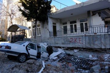 Depremlerin Türkiye'ye maliyeti 2 trilyon lirayı buldu