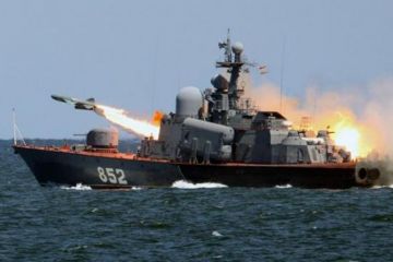 İran, ABD gemilerine füze fırlattı