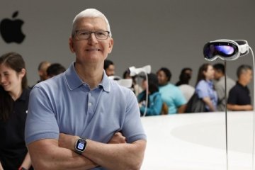 Apple Vision Pro: Tim Cook yüzüne bile takmadı, hem çirkin hem pahalı