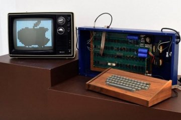 Apple'ın 50 yıl önce ürettiği bilgisayar tekrar satışa çıkıyor