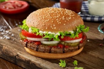 Burger King fotoğrafından daha küçük görünen Whopper hamburgeri nedeniyle mahkemelik oldu