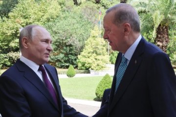 Putin Erdoğan'la görüştü: İkili ilişkilerde yerli para vurgusu