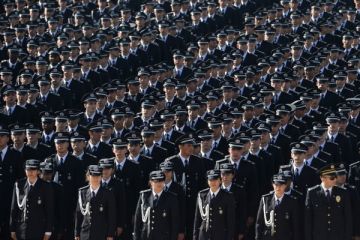 Gece yarısı 12 bin polis açığa alındı