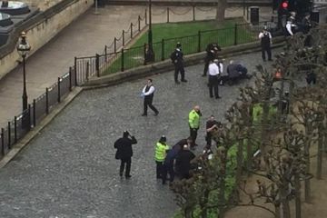 İngiltere Parlamentosu’nun yakınında silahlı saldırı