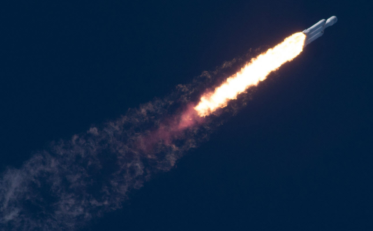 SpaceX, Falcon Heavy roketini fırlattı 3 2018-02-07_07-09-13.jpg