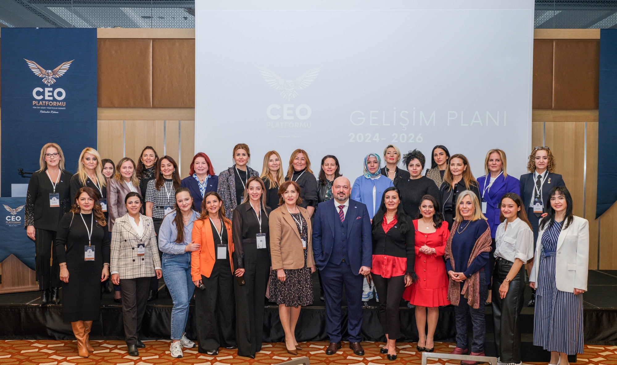 ceo-platformu-(ceop)_kadinlar-ekip.jpg
