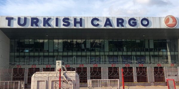 İstanbul Havalimanı'nda kargo binası böyle çöktü