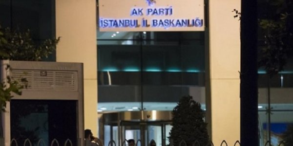 AKP İstanbul İl Başkanlığı önünde protesto